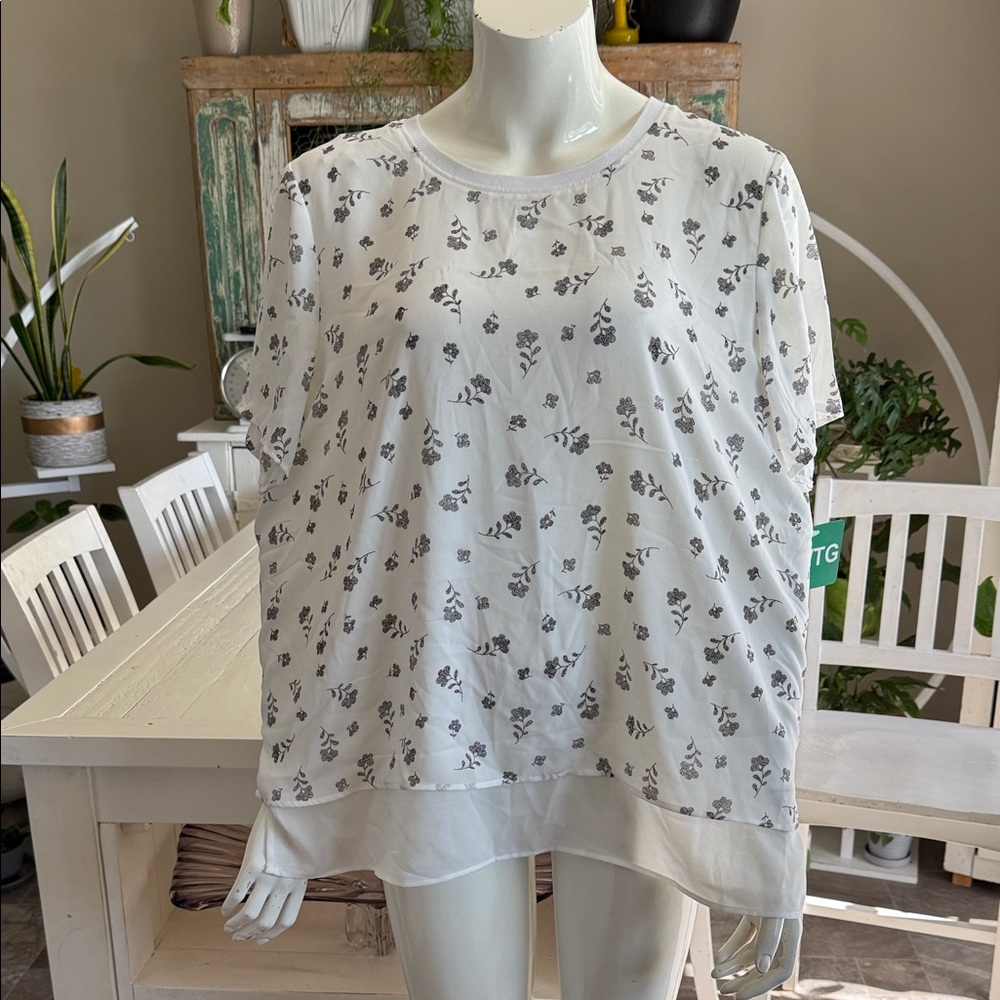 Hilary Radley size XL white/black floral print blouse with under lining NWT